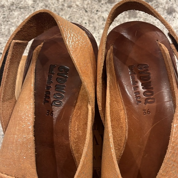 Cydwoq sandals handmade beautiful shoes!! - Picture 3 of 9